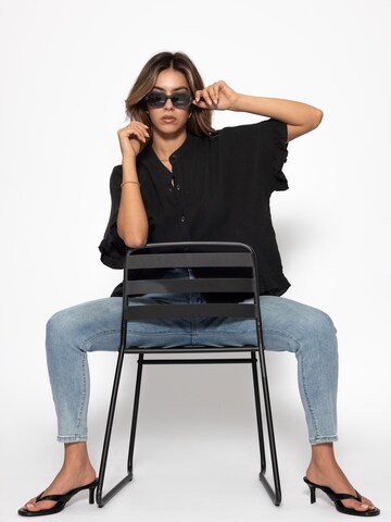 SASSYCLASSY Shirt in Black