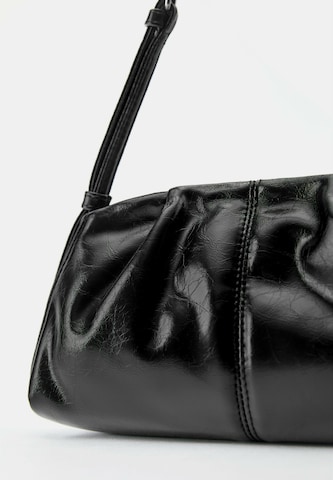 Pull&Bear Shoulder bag in Black
