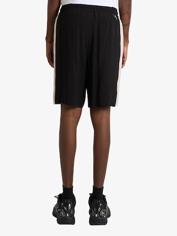 regular Pantaloni con pieghe di LOW BRAND in nero