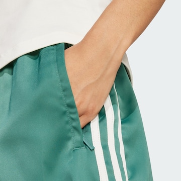 Loosefit Pantalon 'Italien' ADIDAS ORIGINALS en vert
