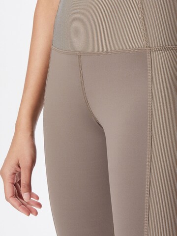 Skinny Pantalon de sport Reebok en gris