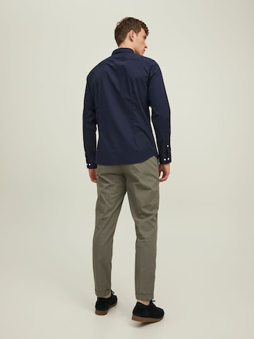 mėlyna JACK & JONES Priglundantis modelis Marškiniai 'JJJOE'