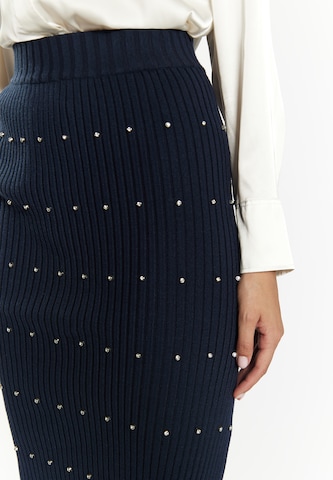 faina Rok in Blauw