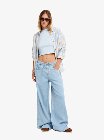 ROXY Regular Pants in Blue: front