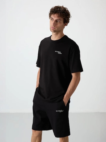 Completo sportivo di Tommy Life in nero