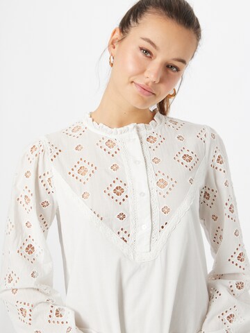 VILA Рокля тип риза 'Lini' в бяло