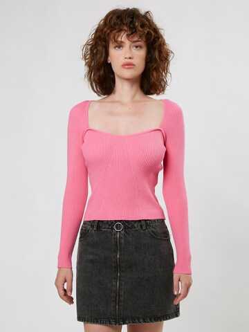 Influencer Sweater in Pink: front