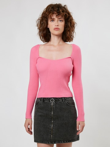 Influencer Sweater in Pink: front