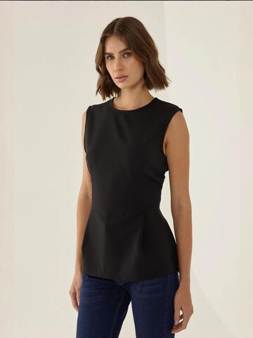 Hiccup Blouse in Black: front