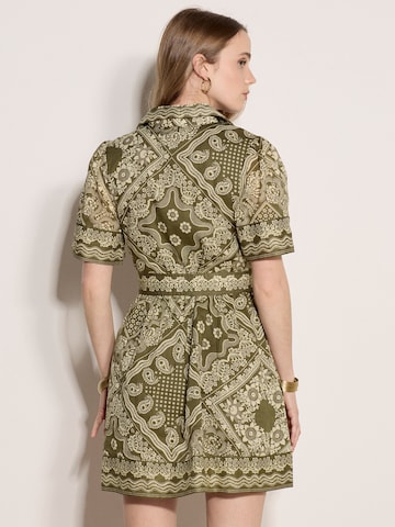 Robe ' ' Apricot en vert