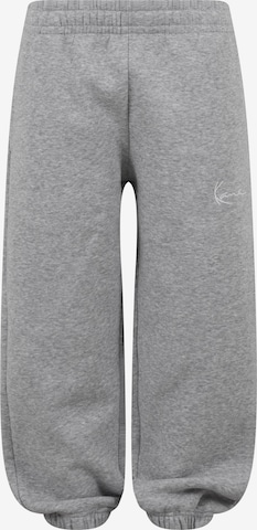 Karl Kani Tapered Housut 'Essential' värissä harmaa: etupuoli