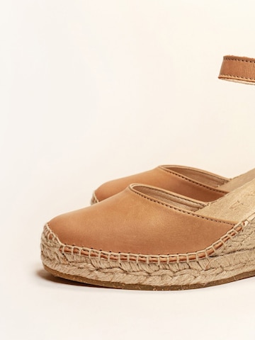 Sandalo con cinturino 'Alpargata Cuña 7 cm' di Alhamas in beige