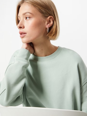 ARMEDANGELS - Sweatshirt 'ARIN' em verde