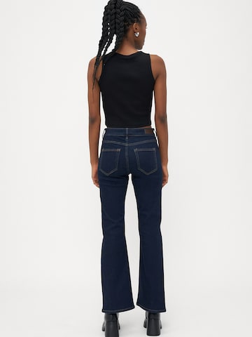 Only Petite Flared Jeans 'ONLBLUSH' in Blauw