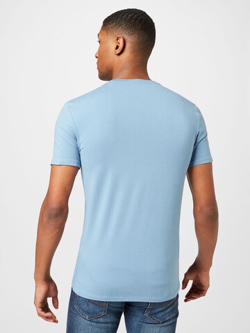 GUESS T-Shirt in Blau