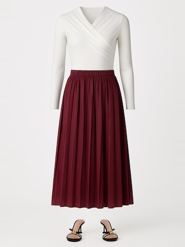 Touche Prive Skirt in Red: front