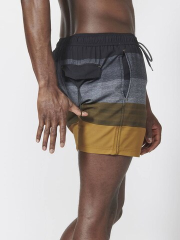 KOROSHI Board Shorts in Mixed colors