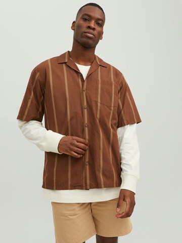 R.D.D. ROYAL DENIM DIVISION Regular fit Button Up Shirt in Brown: front