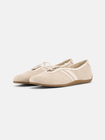 Ballerina con cinturino 'Hollie' di VAGABOND SHOEMAKERS in bianco