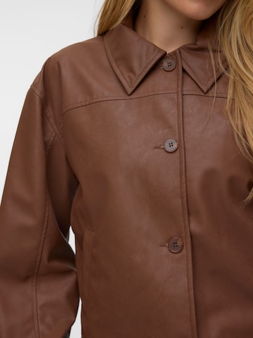 VERO MODA Tussenjas 'VM Luana' in Bruin