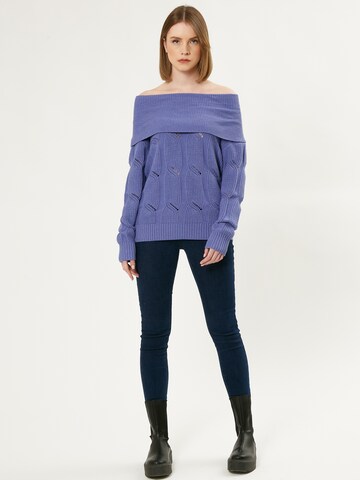 Influencer Pullover in Blau