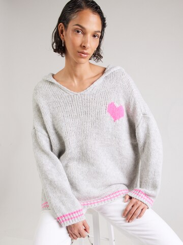 Zwillingsherz Pullover 'Herz' in Grau: Vorderseite