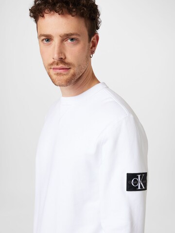 Sweat-shirt Calvin Klein Jeans en blanc