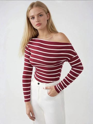 T-shirt Hiccup en rouge : devant