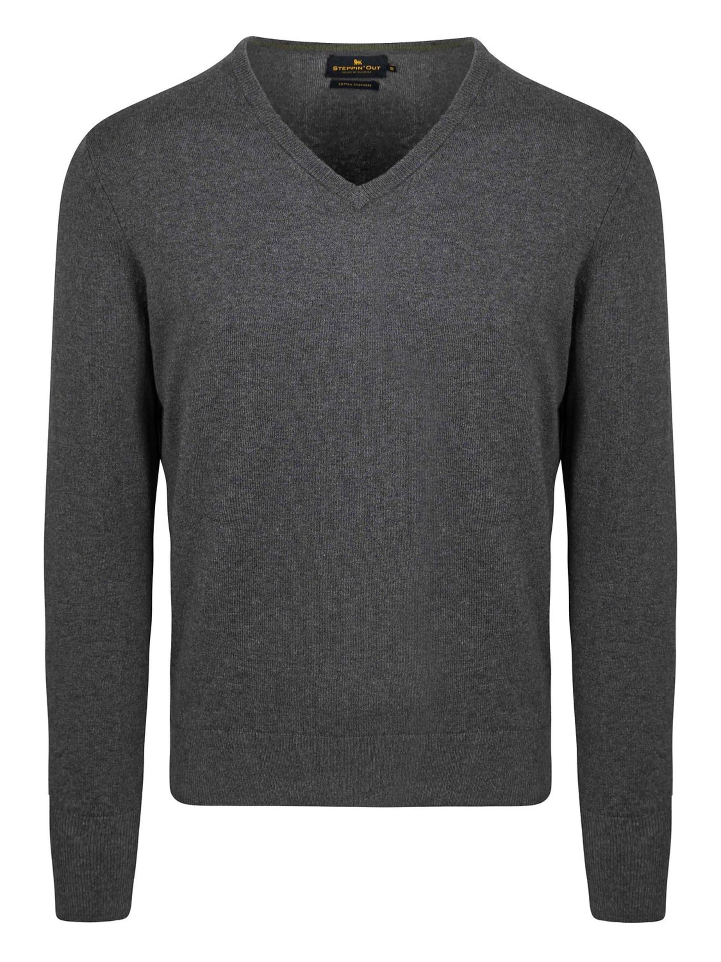 Steppin' out Sweater in Grey: front