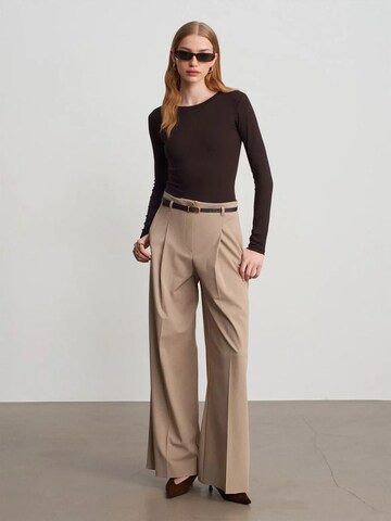 Dilvin Wide leg Trousers in Beige