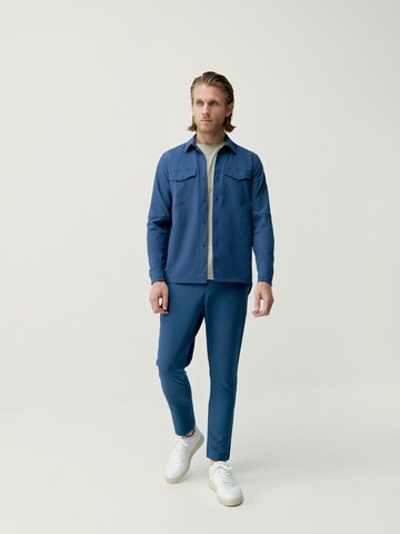 Born Living Yoga Regular fit Athletic button up shirt 'Chubut' in Blue