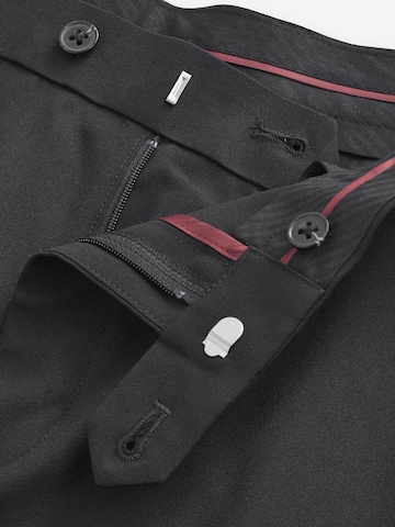 Coupe slim Pantalon à plis Next en noir