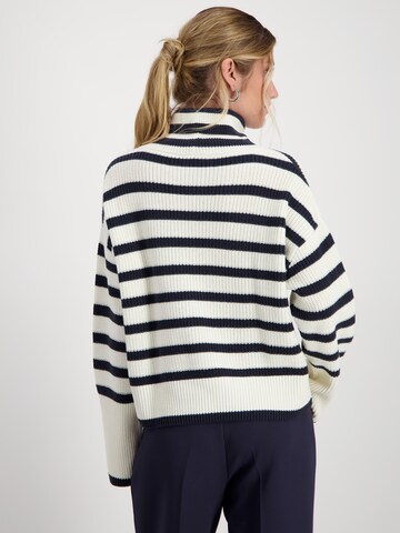 Pullover di monari in bianco