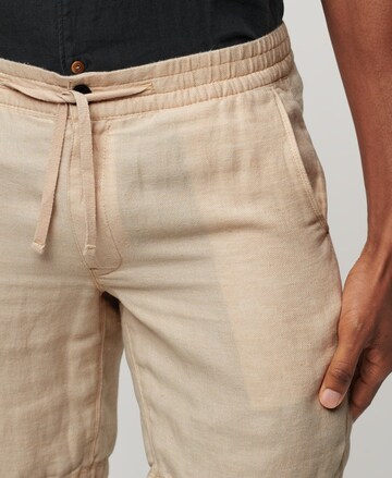 regular Pantaloni di Superdry in beige