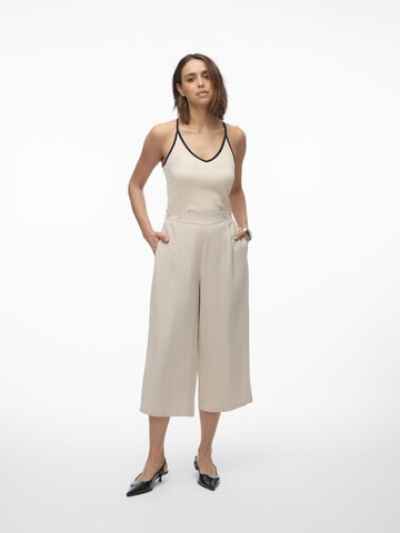 VERO MODA Loose fit Pleat-front trousers 'GISELLE' in White