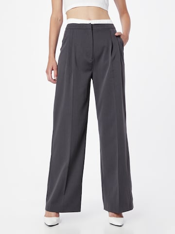 Nasty Gal Wide leg Pleat-front trousers in Grey: front