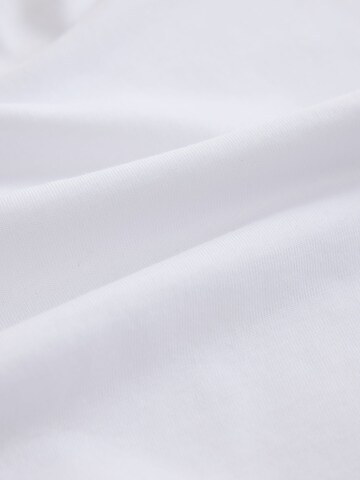 Tricou de la Next pe alb