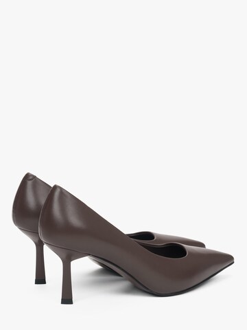 Estro Pumps '24043-1568' in Bruin