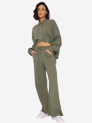 SASSYCLASSY Loose fit Trousers in Green