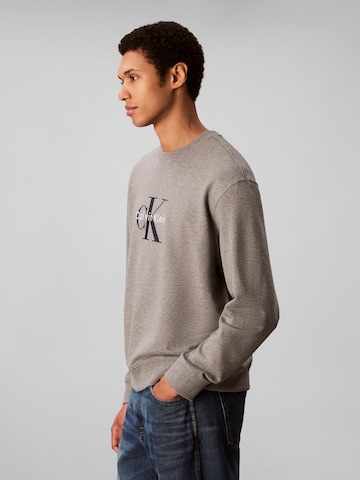 Sweat-shirt Calvin Klein Jeans en gris