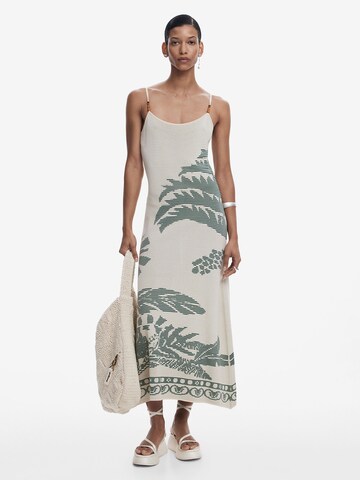 Robes en maille Desigual en blanc