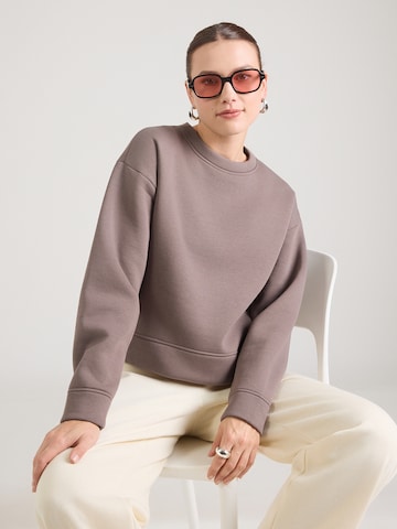 ABOUT YOU Свитшот 'Daniela' в Коричневый: спереди