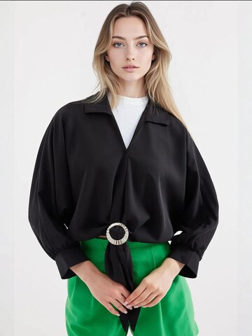 Bigdart Blouse in Zwart: voorkant