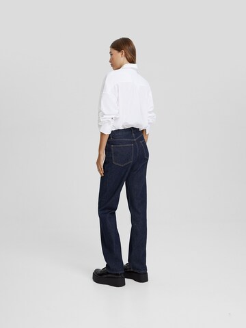 Bershka Regular Jeans in Blau