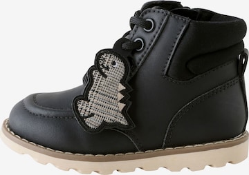 Next Saappaat värissä musta: etupuoli