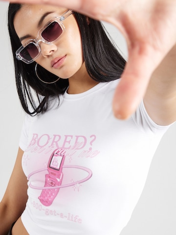 Tricou 'ESSENTIALS BABY TEE' de la FIVE STAR GIRL pe alb