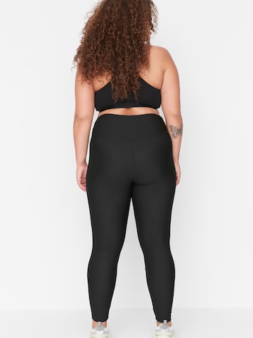 Trendyol Curve Skinny Leggings i svart