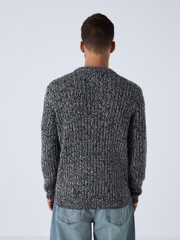 Next Pullover in Grau