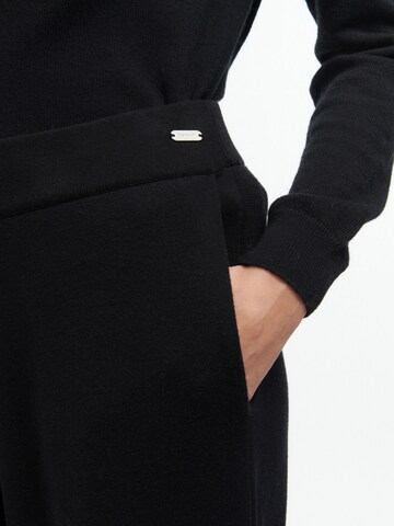 Barbour Zvonové kalhoty Kalhoty – černá: přední strana