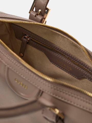 GUESS Handtasche 'Nina' in Braun